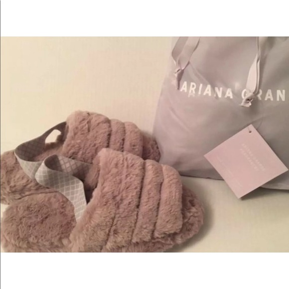 ARIANA GRANDE UGG-Style Slippers & Drawstring Bag - Picture 2 of 3